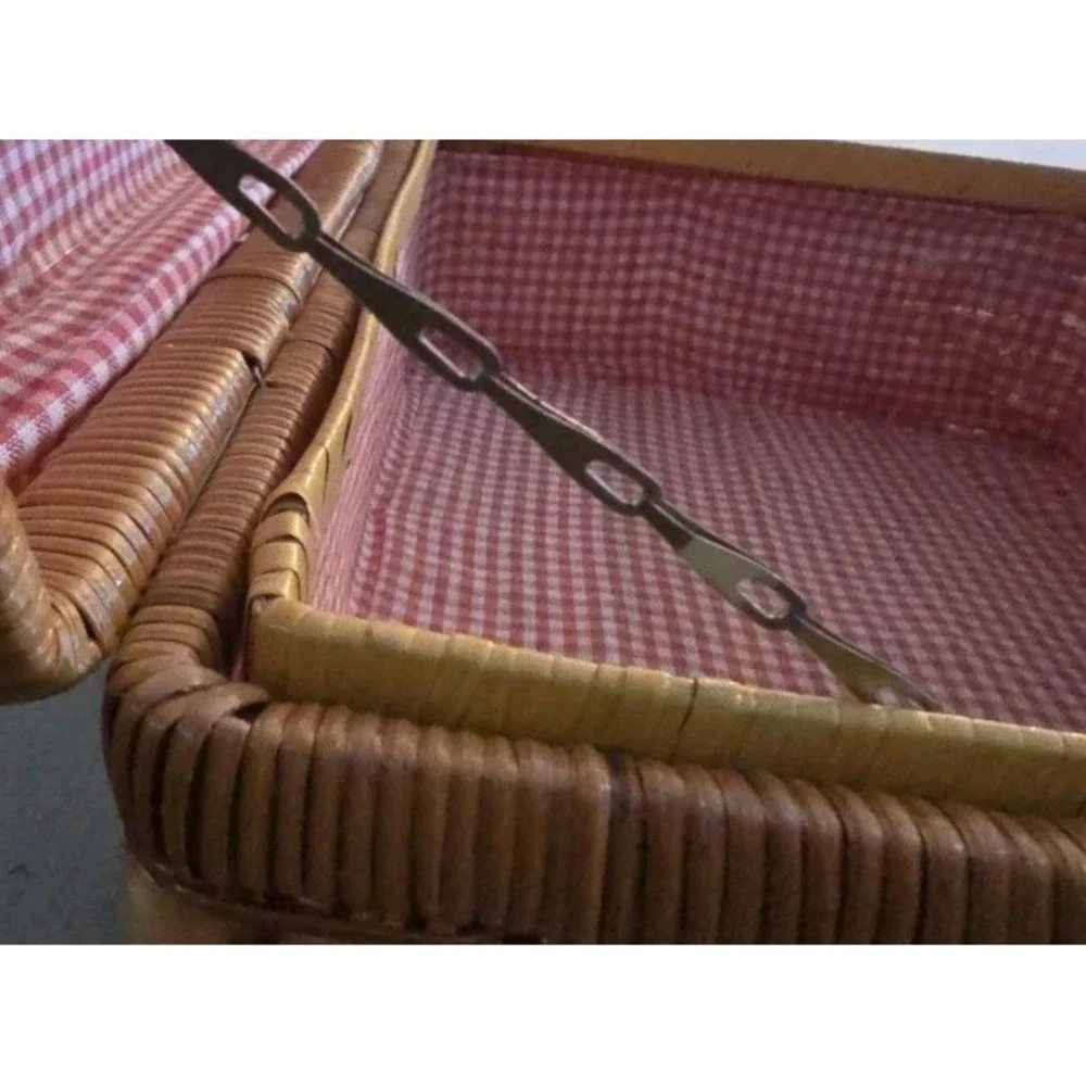 VTG‎ Wicker Picnic Basket Rattan Suitcase Style Leather Strap Weave Cottagecore